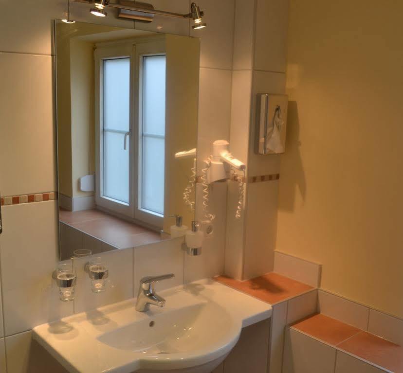 Hotel Zum Blauen Hecht à Kipfenberg Extérieur photo