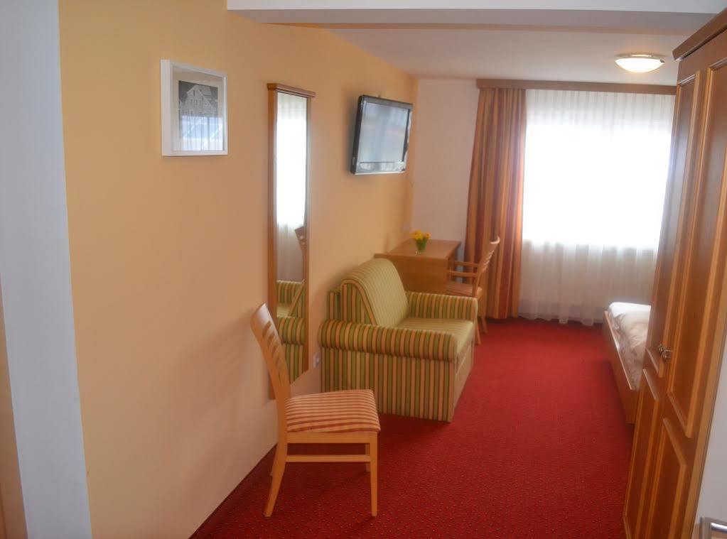 Hotel Zum Blauen Hecht à Kipfenberg Extérieur photo