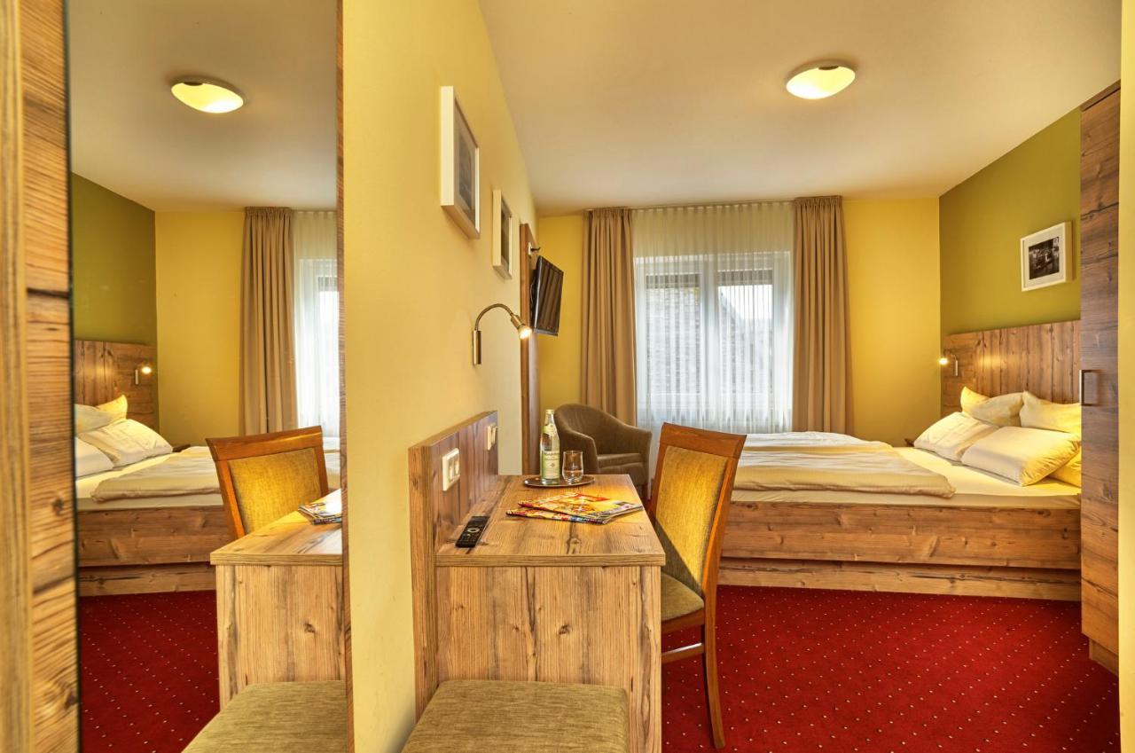 Hotel Zum Blauen Hecht à Kipfenberg Extérieur photo